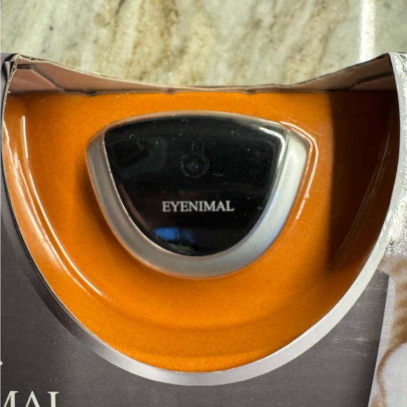 New never opened! Eyenimal petcam, the world’s first video cam for pets - Picture 2 of 9